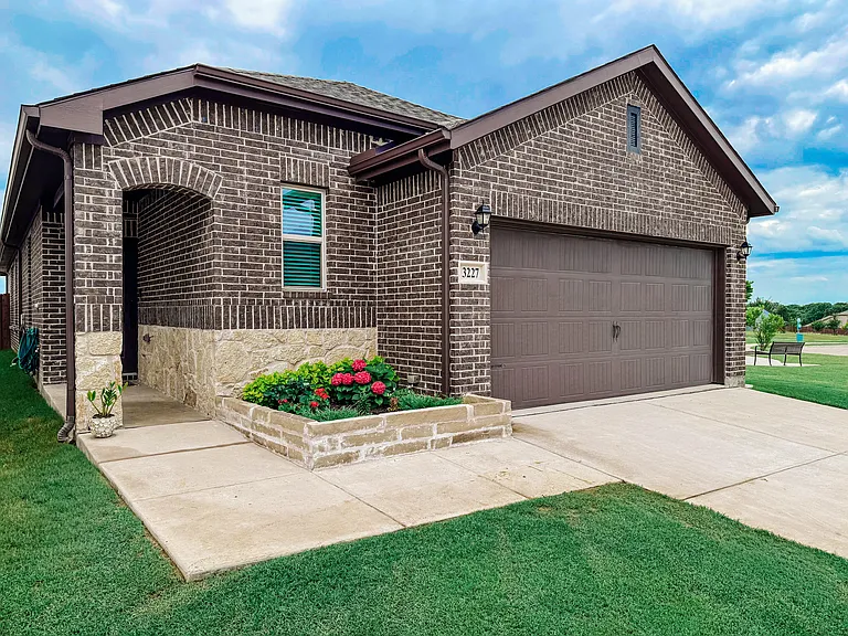 3227 Shortgrass Ln — Photo 1