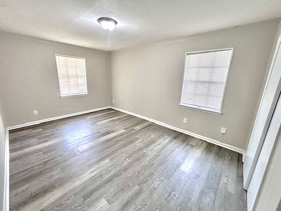 4th image of 3218 Teton Dr NW