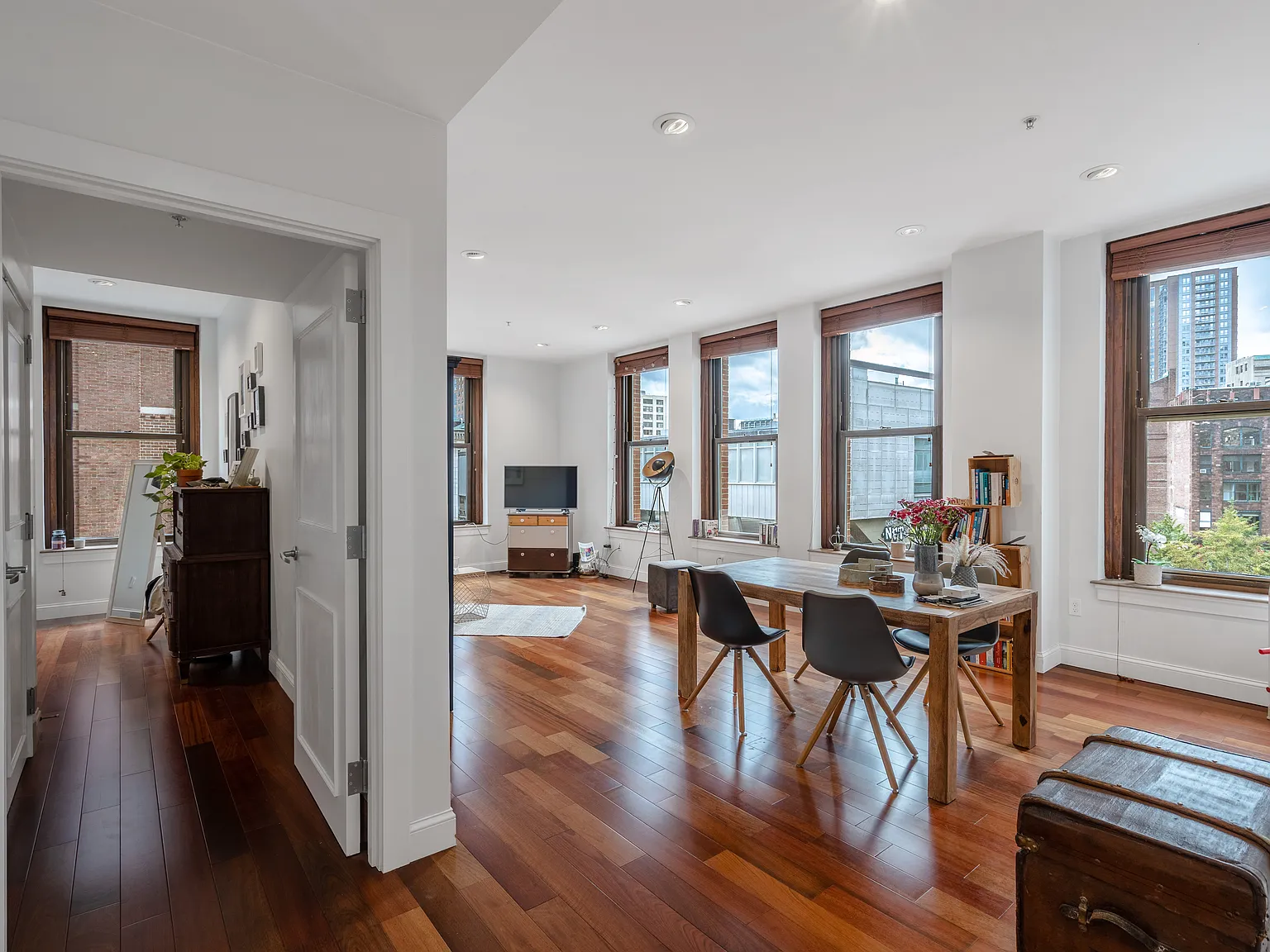2 bed, 1130 sqft, $4,500 — Photo 3
