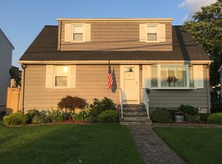 102 Eckel Rd, Little Ferry, NJ 07643