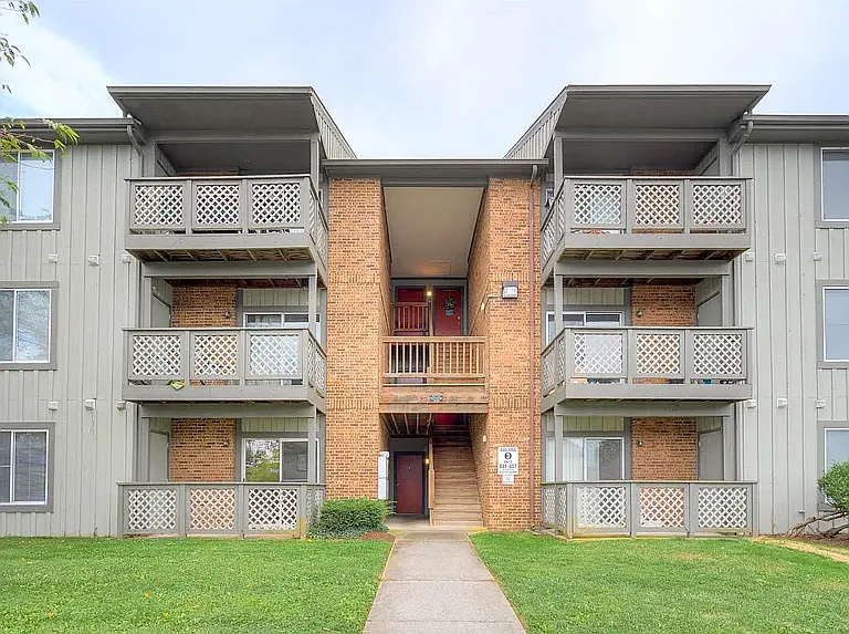 855 Claytor Sq — Photo 1