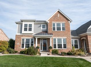 2674 Camberley Cir, Naperville, IL