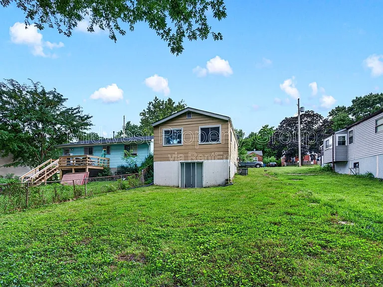235 Flora Dr — Photo 16