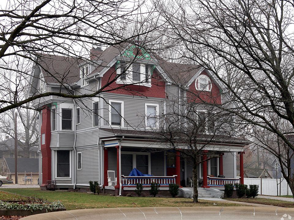 Welcome home to 892 Woodruff Place Middle Drive!