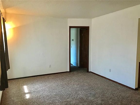 4th image of 4809 Woodland Park Ter