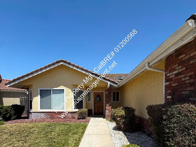 1470 Mercer Ct — Photo 2