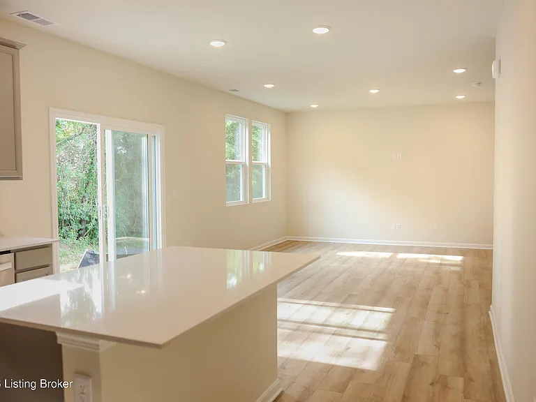8300 Fairmount Rd — Photo 11