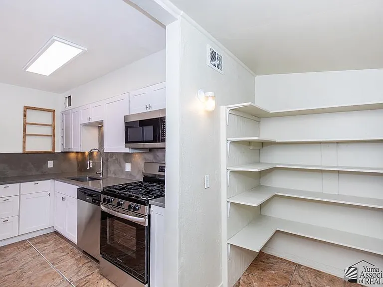 2743 S Mesa Ave — Photo 9