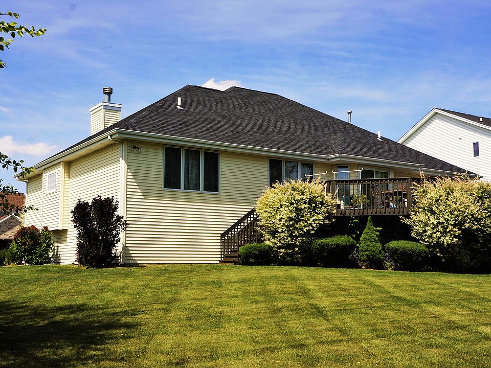 2nd image of 201 Starfire Rd