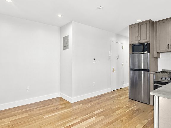 3rd image of 276 3rd Ave APT 4A