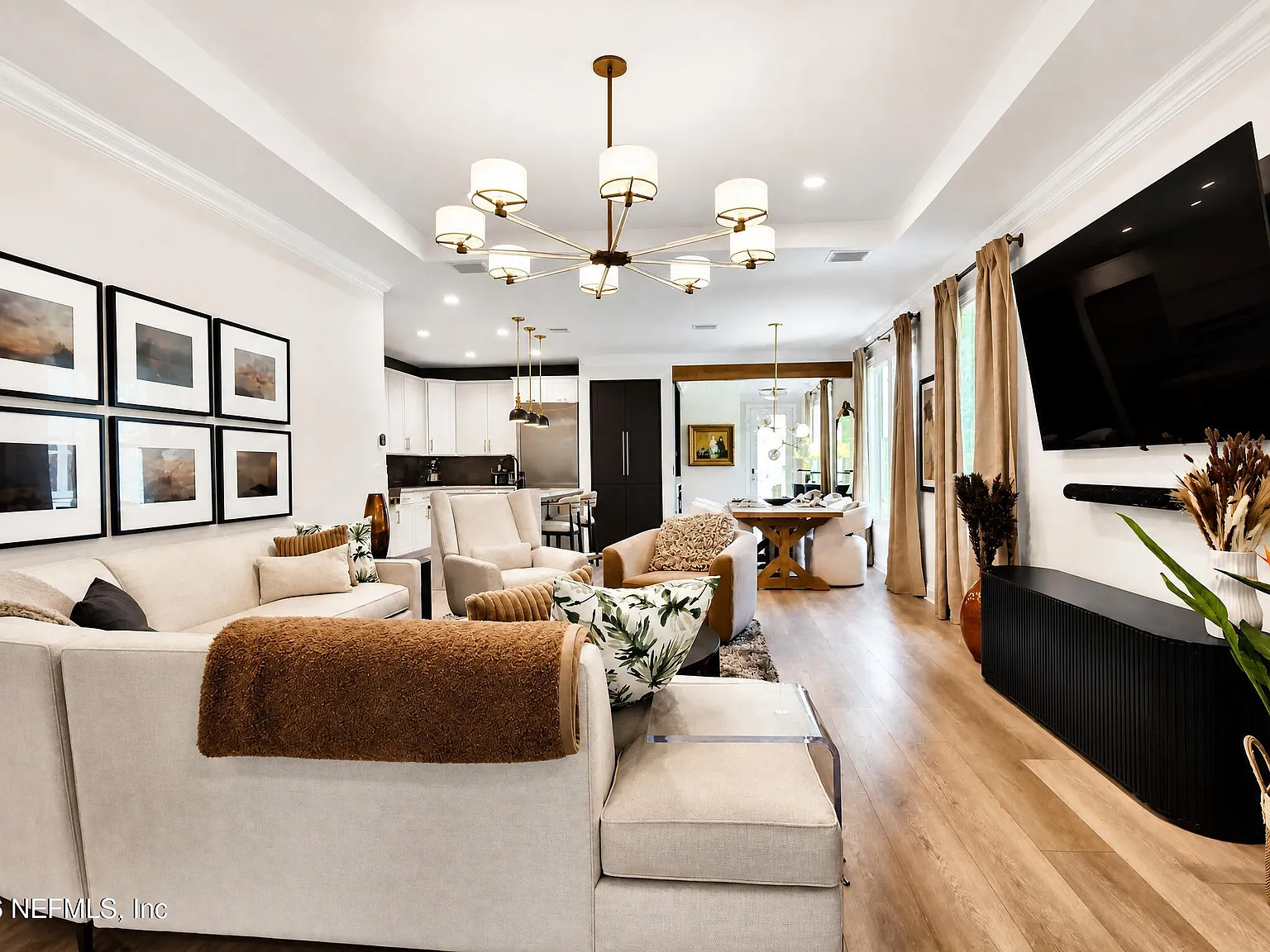 3 bed, 3.0 bath, 2281 sqft, $4,100 — Photo 3
