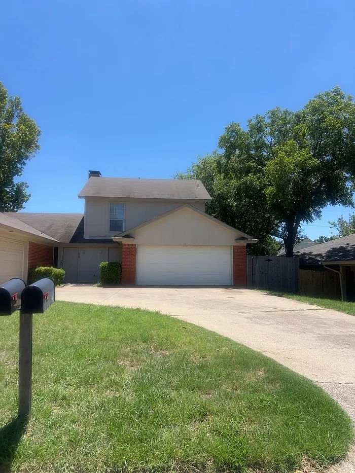 3 bed, 2.5 bath, 1200 sqft, $1,695 — Photo 1