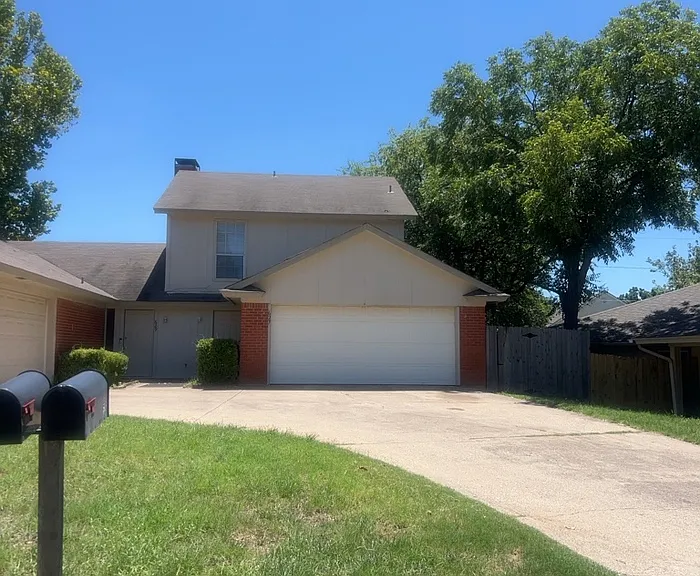 627 Overlook Ct — Photo 1