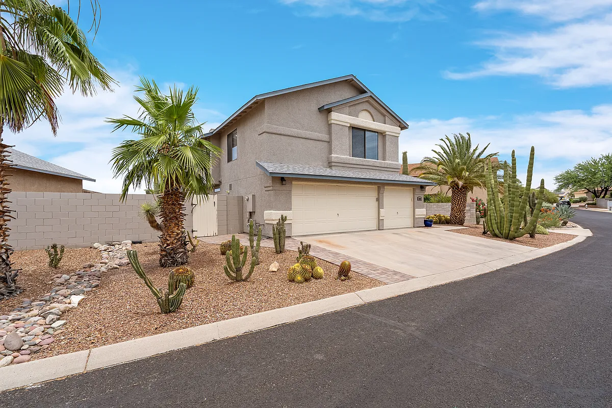 Photo 1 of 39 - 5050 W Didion Dr - Tucson, AZ Primary Photo - 5050 W Didion Dr
