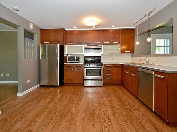 5th image of 3918 N Park St