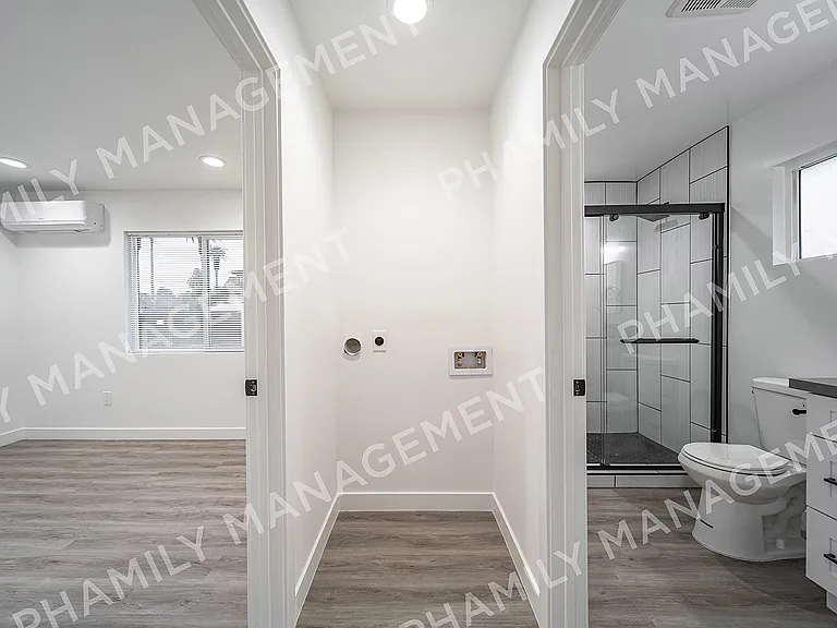 339 W Center St #J — Photo 8