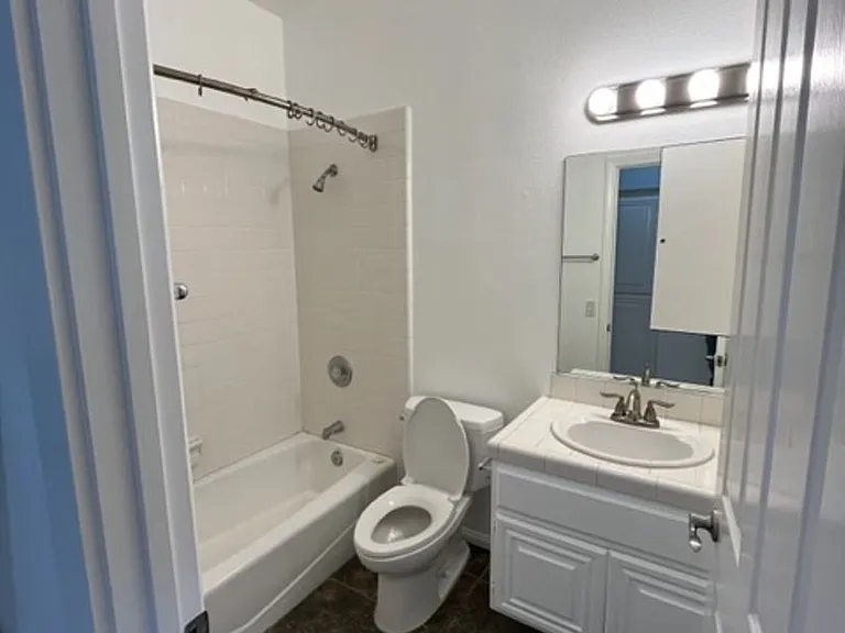 4927 Brighton Ave — Photo 17
