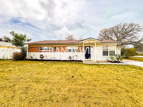 7236 Darien Way Photo 1