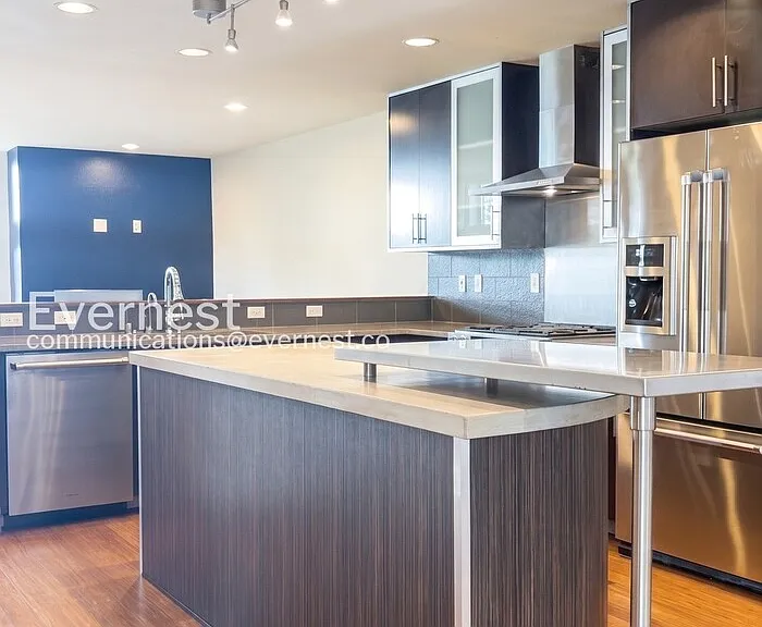 560 McGraw St — Photo 2
