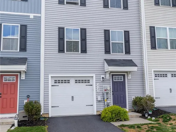 2126 Cross Country Rd, Northampton, PA 18067