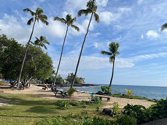5th image of 75-5888 Alii Dr APT B7