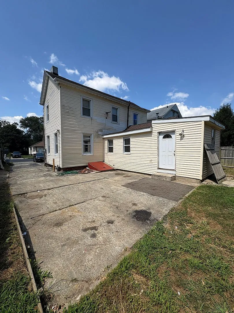 Large 5 Bedroom 2 Bathroom Single Family House for Rent in Long Branch! — Photo 2