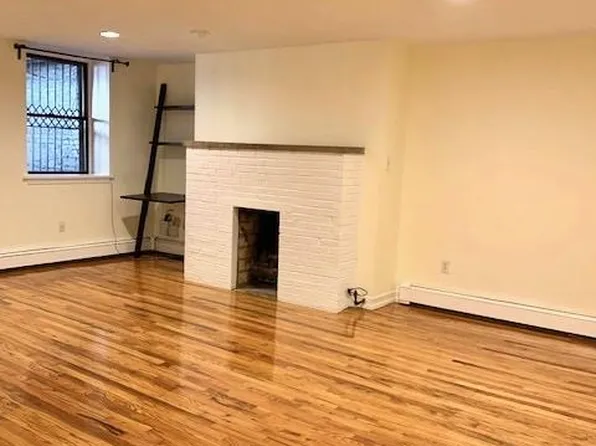 191 Grand Street image 2 of 13