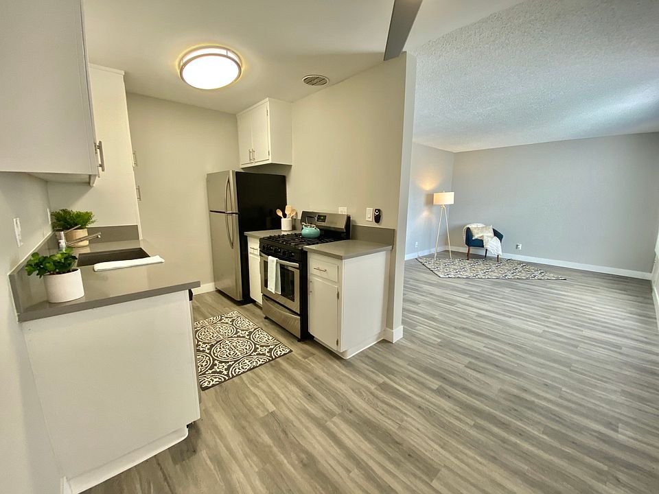 1st image of 530 W Wilson St #43