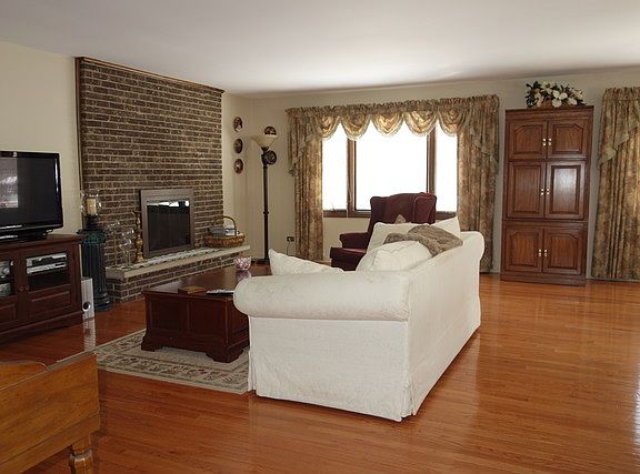 4th image of 3S575 Behrs Circle Dr W