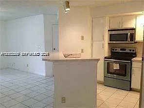 Coral Key Condo — Photo 3