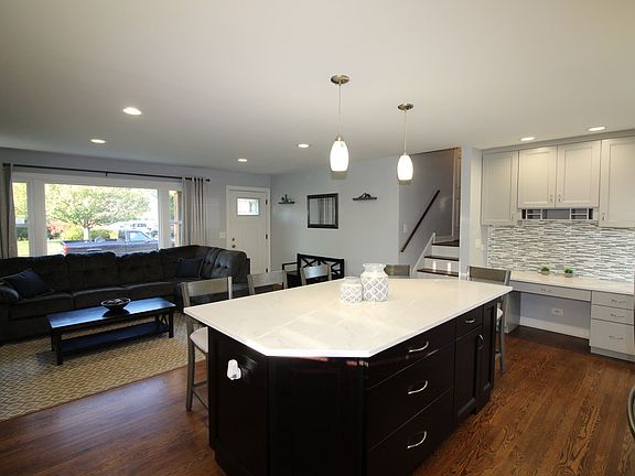 5th image of 1015 E Emerson Ave
