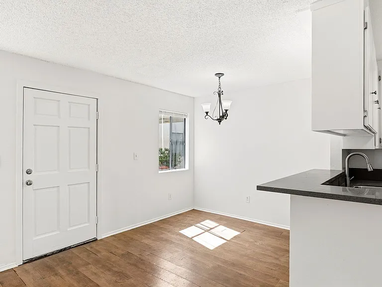 700 E Harvard St — Photo 5