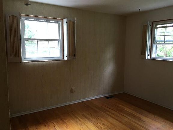 4th image of 1412 Pine Valley Blvd