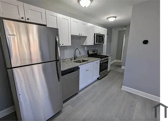 3 bed, $3,305 — Photo 2