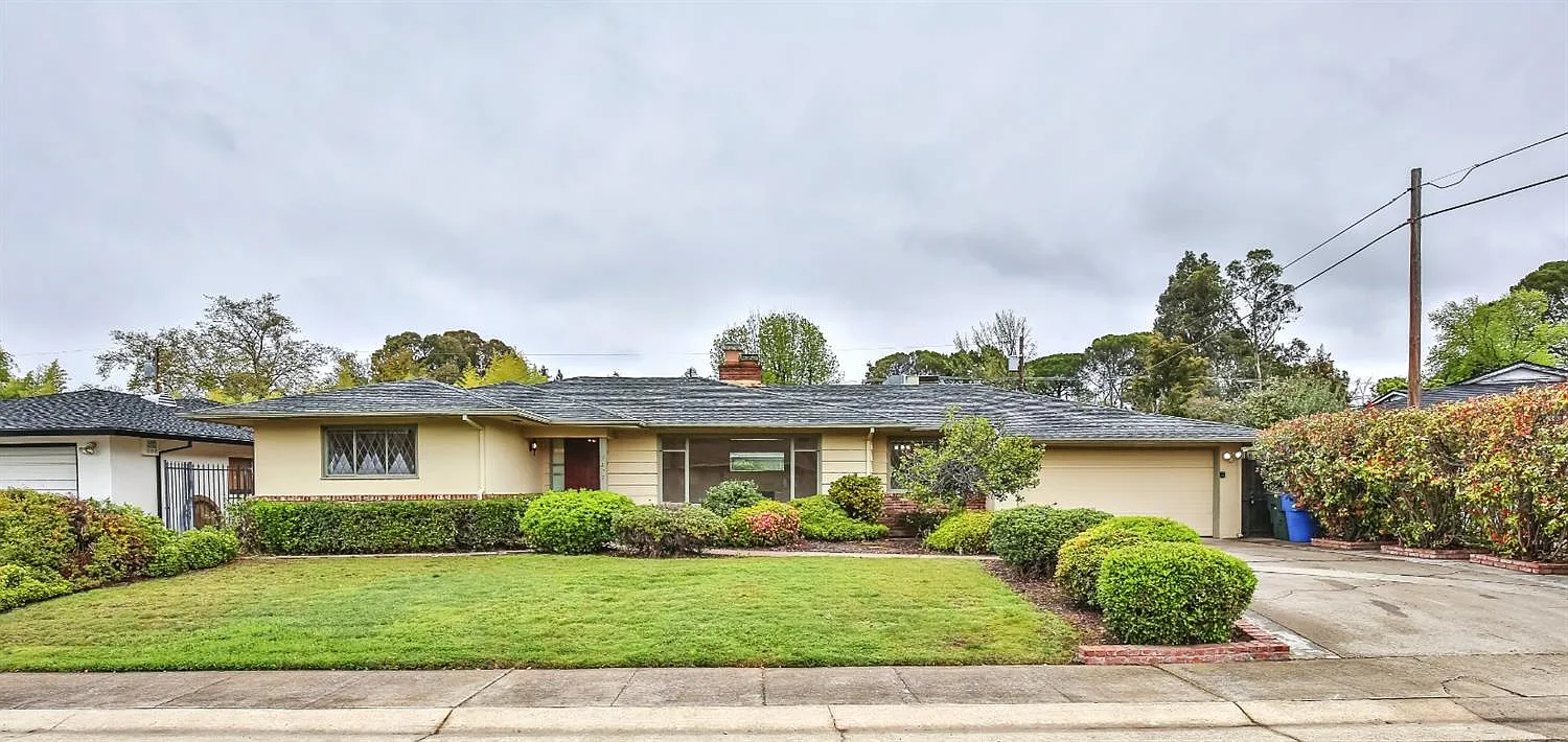 1427 Carrousel Ln photo 1