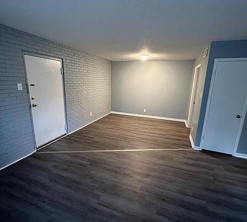 4th image of 1102 Crescent Dr #D