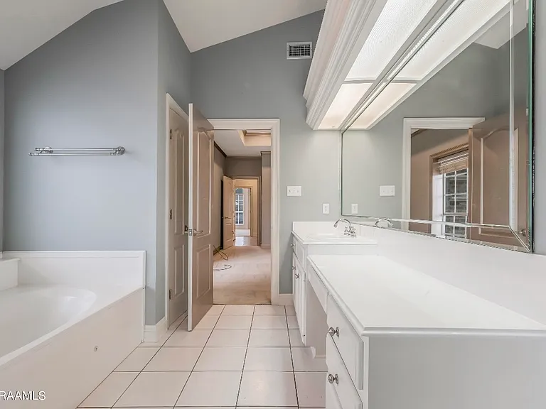 111 Hamlet Ln — Photo 8