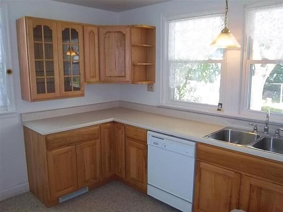 5th image of 248 Sycamore St