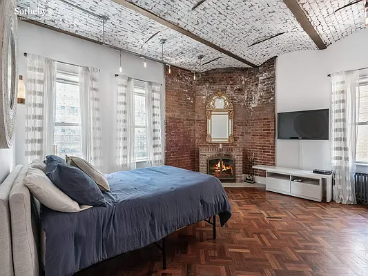 Sold by Sotheby's International Realty | media 4