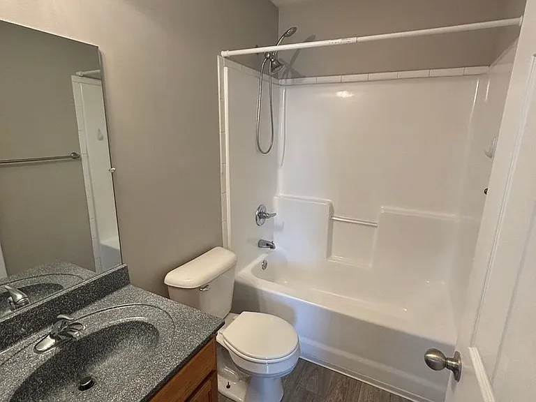 306 Chalet Cir — Photo 7