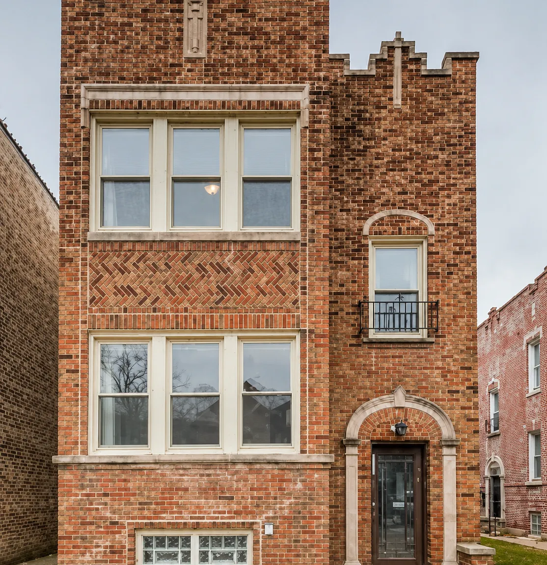 7342 S Vernon Ave — Photo 1