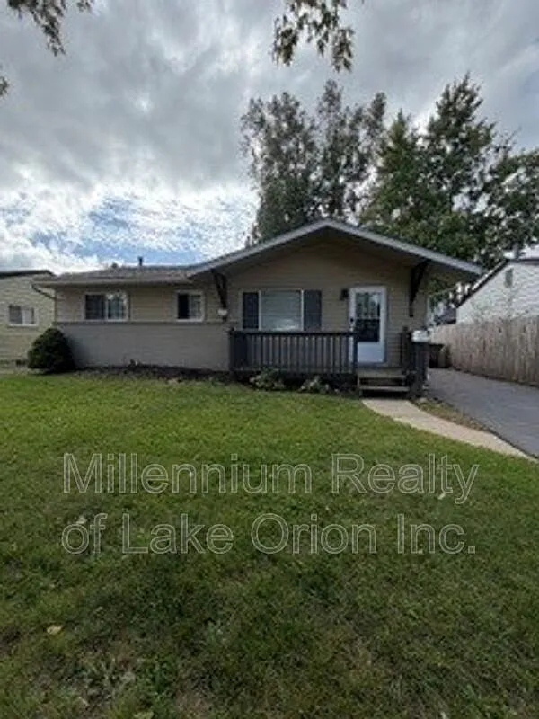 3 bed, 1.0 bath, 1000 sqft, $1,395 — Photo 1