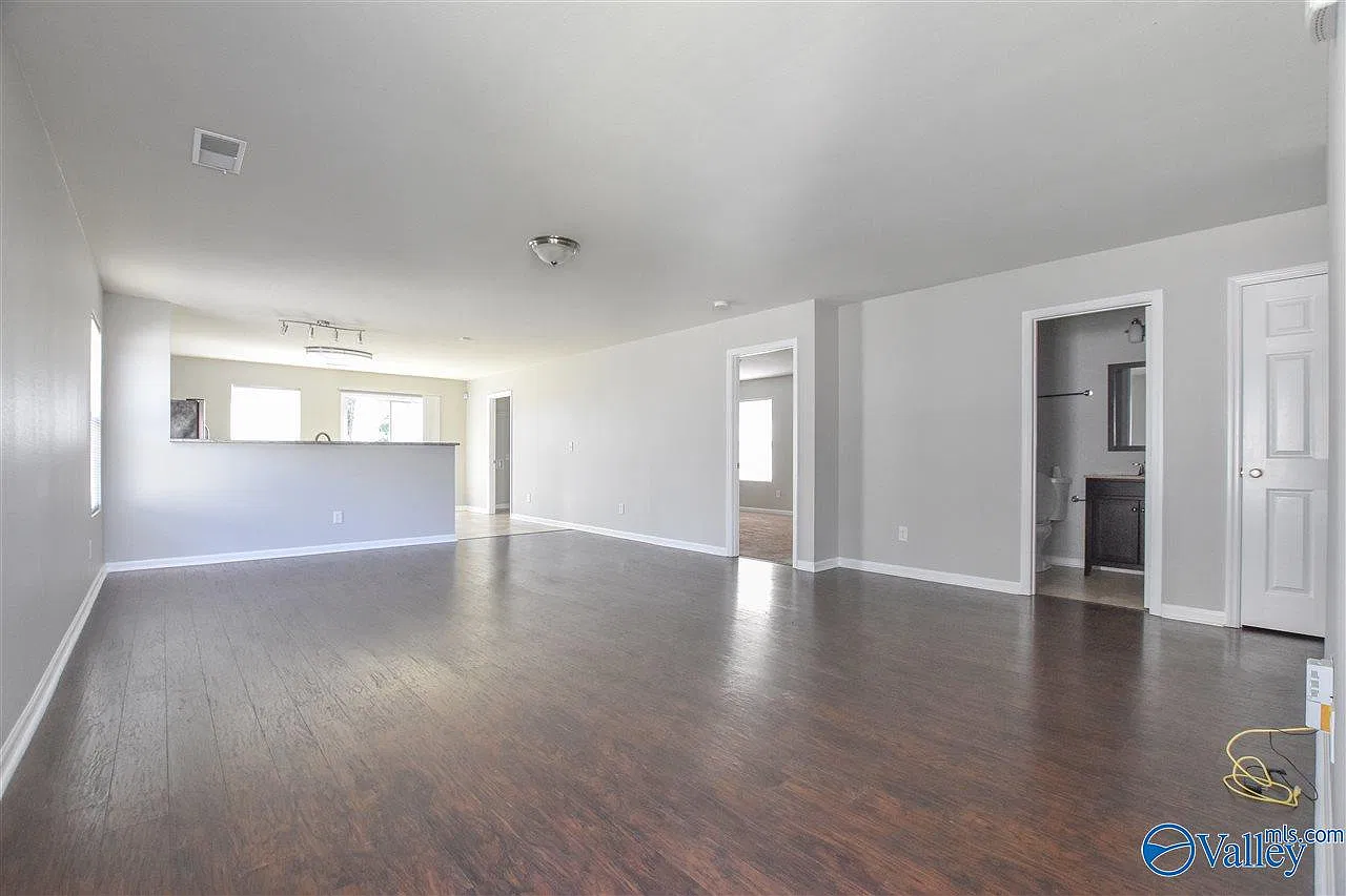 3 bed, 2.0 bath, 1470 sqft, $1,550 — Photo 4