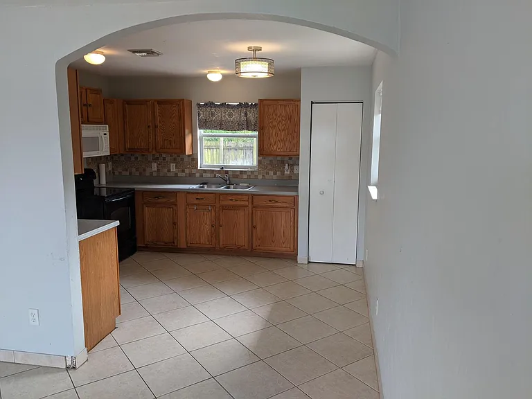 14681 Apalachee St — Photo 4