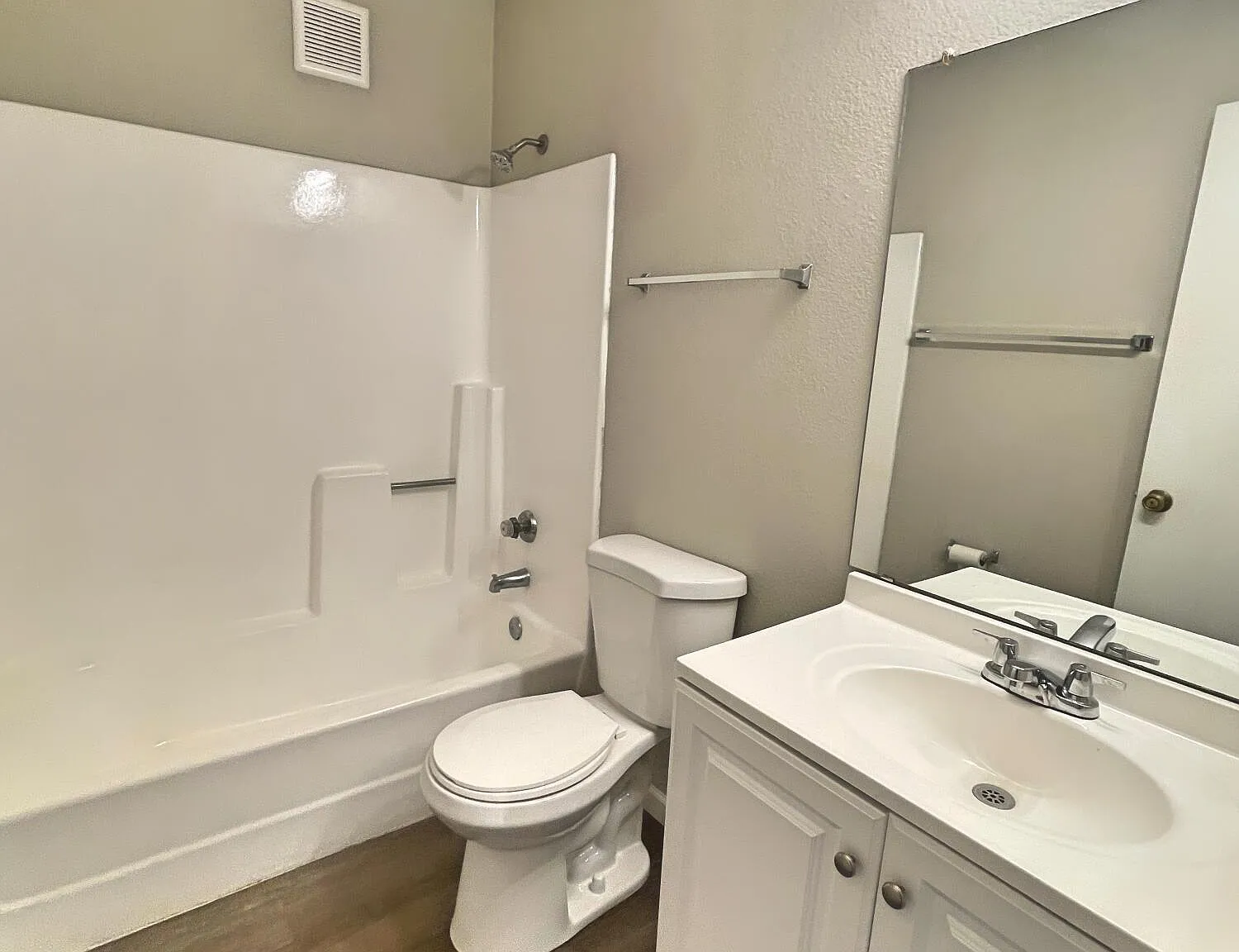 432 E 9th Ave — Photo 3