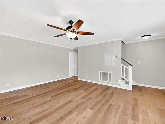 5th image of 5914 Huddersfield Rd