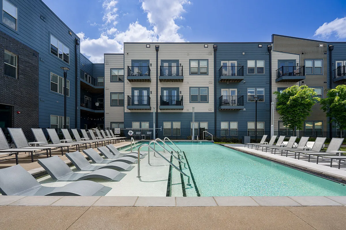 Resort-style Pool and Sundeck with Wi-Fi - Bexley Silo Bend