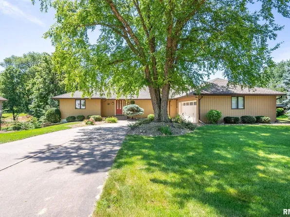 5715 Dodds Dr, Bettendorf, IA 52722