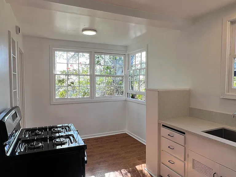 2200 S Coast Hwy #D — Photo 18