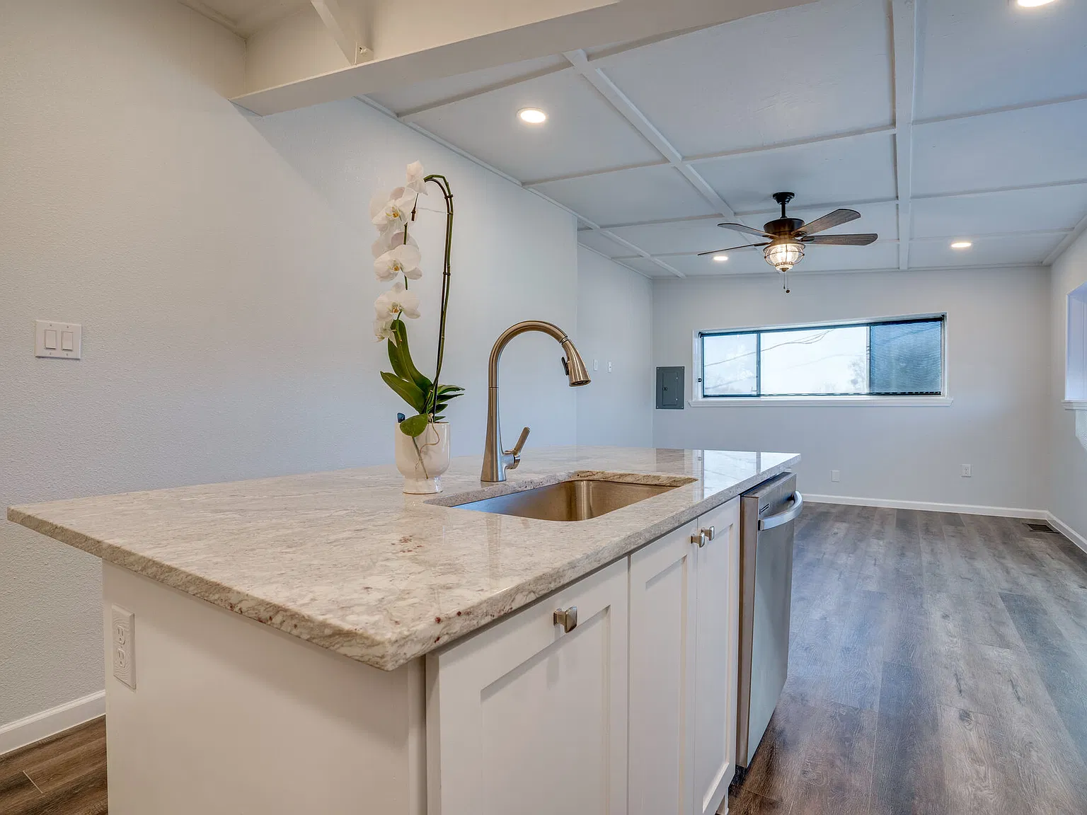 11471 Airway Blvd - Apt Above Plane Hangar — Photo 4